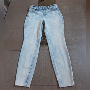 Maurices Ligh Wash High Rise Button Fly Raw Hem Women's Skinny Jeans